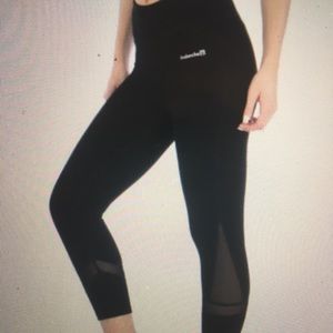 Avalanche airline capris